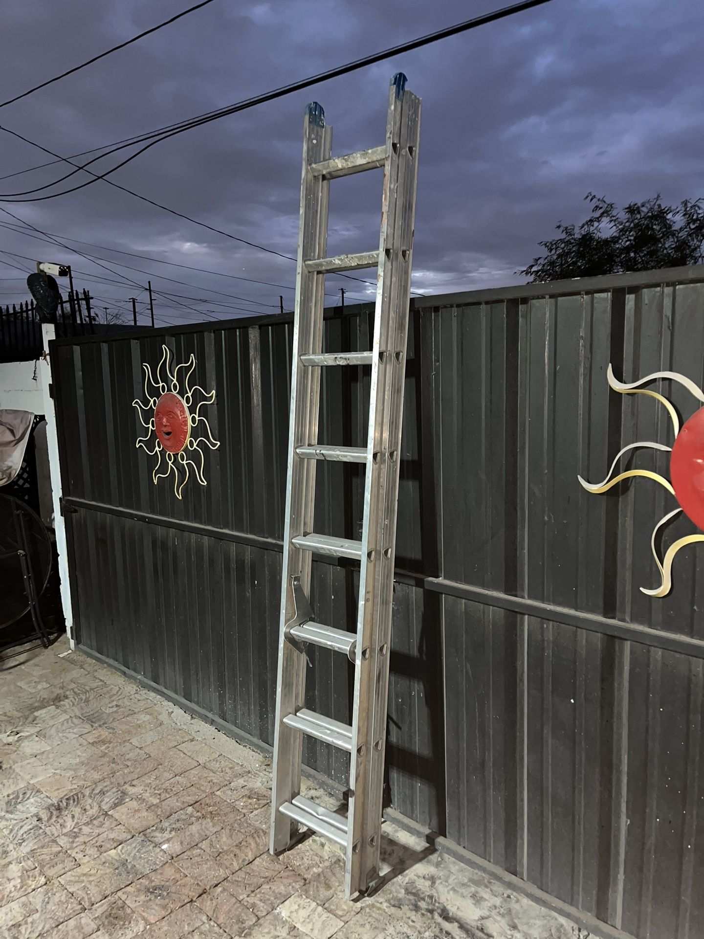 Aluminum 16' extension ladder