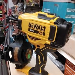 DEWALT 20V MAX XR  BRUSHLESS ROOFING NAILER (TOOL ONLY)