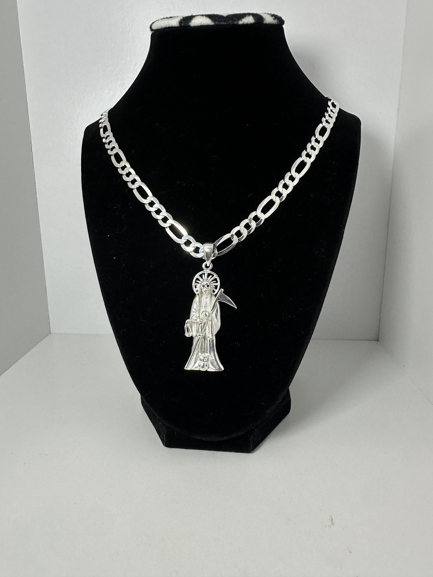 Cadena Con dije de la Santa muerte de plata 925