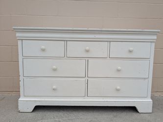 White Painted Wood Dresser with 7 Drawers