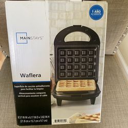 Mainstays Black Square Waffle Maker Non-Stick, Indicator Light, Compact Storage