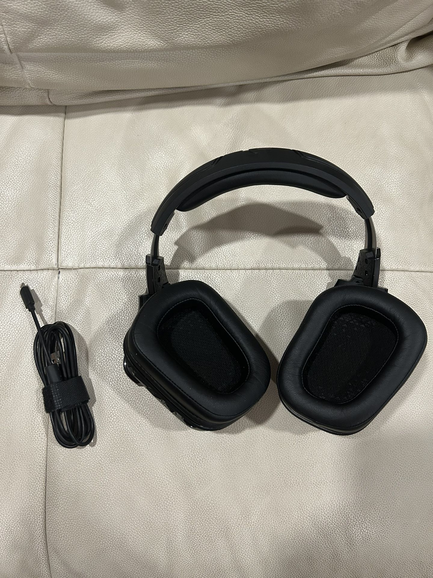 Logitech G935 Wireless 7.1 Surround Sound Gaming Headset Lightsync