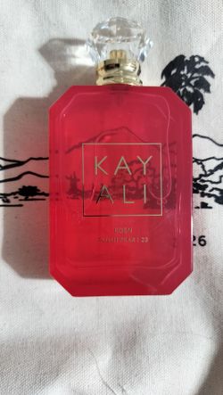 Kayali Eden Plush Pear 23 Eau de Parfum.