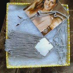 Kendra Scott  Large Necklace , Comes W/ Box.