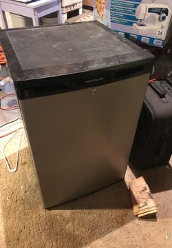 SMALL FRIGIDAIRE
