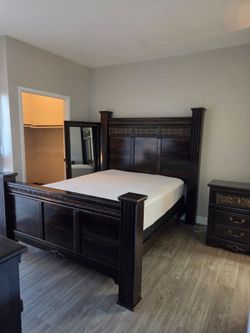 Queen bedroom set