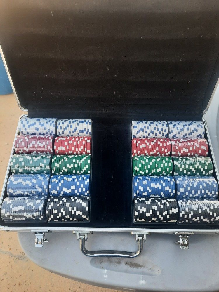 Poker Chips In Closeable Case