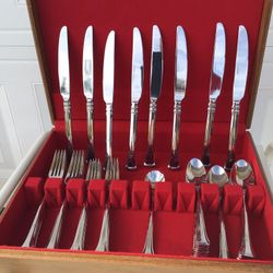 Service Of 8 Missing 1 Teaspoon