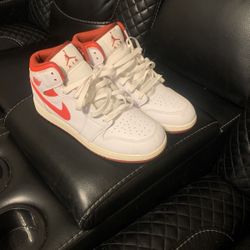 Jordan 1 Red And White Size 7 Wore 2 Times