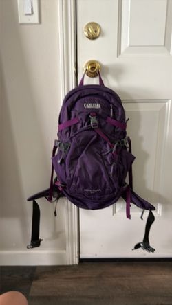 CamelBak Aventura 22 Women’s Hiking/Hydration Backpack – Purple