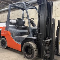 TOYOTA 5500 lb forklift Single double, side shift for sale 