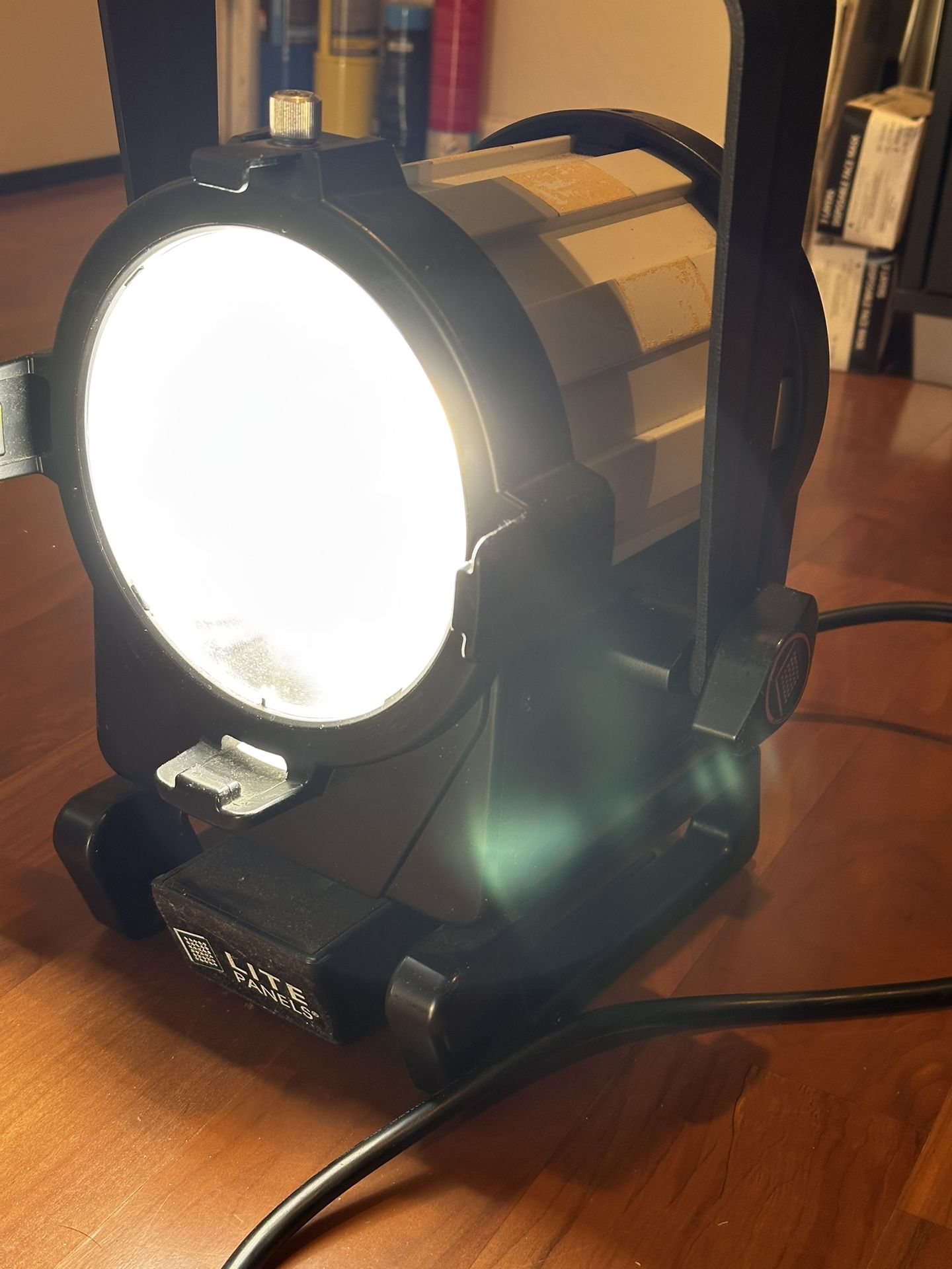 LitePanel Solar 6 LED Fresnel Light (can focus )