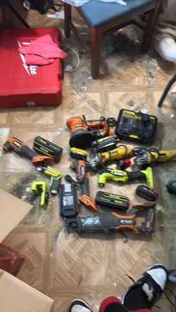 BROKEN TOOLS MILWAUKEE/RIDGIT/DEWALT/RYOBI” BATTERY ARE SOLD
