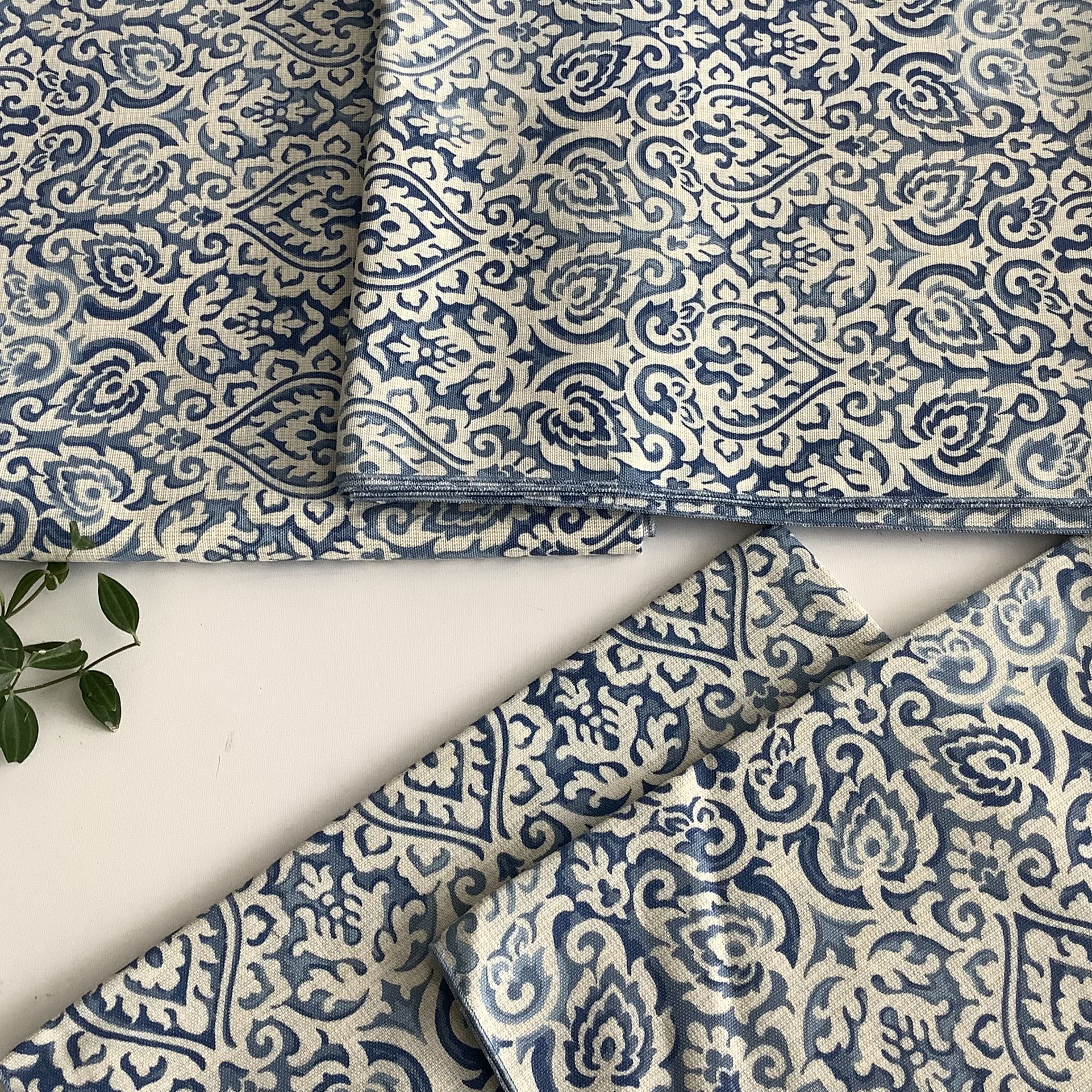 Square Tablecloths Set of 2 Blue & White 54”x54” + 4 Matching Napkins 26”x26” - all For $ 10 New