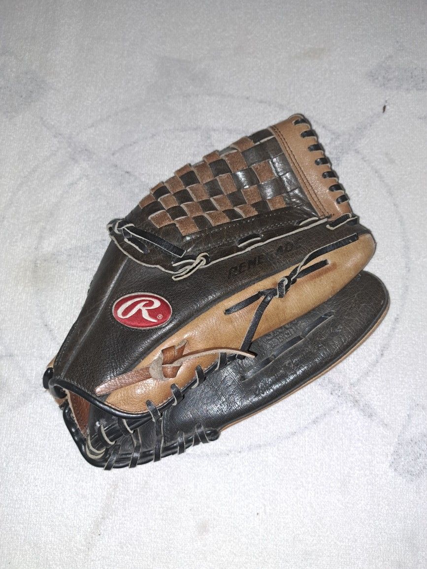 Rawlings 13" RHT Baseball Glove In Excellent Condition