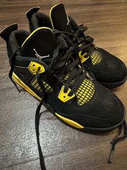 Jordan 4 Retro Thunder (2023) (PS) Size 2Y