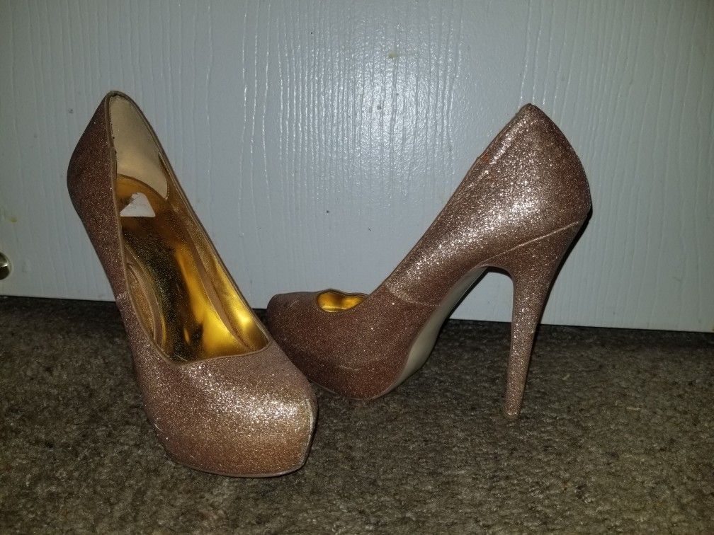 Size 7. Gold sparkly high heels