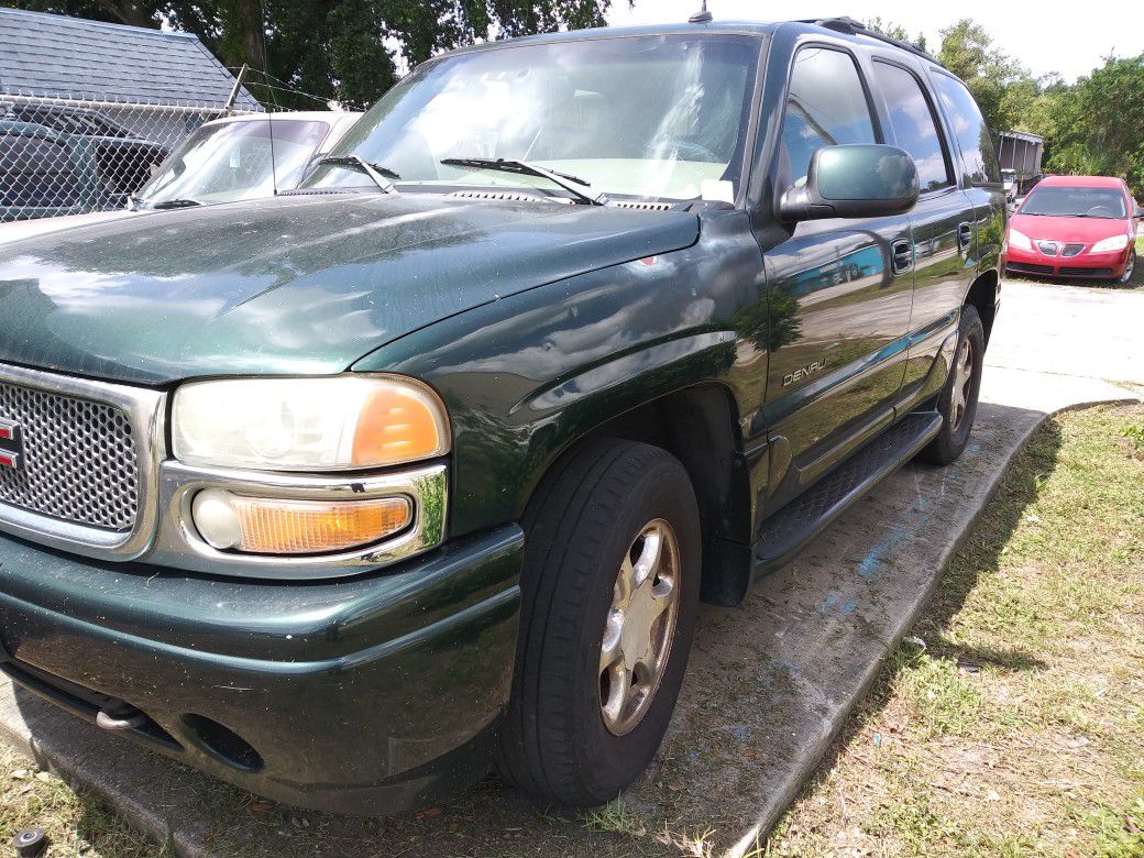 GMC Uconn '02 for parts; please call or text {contact info removed}