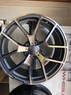 Brand new set Mercedes 19 inch stuggered 19x8.5 et 45 front 19x9.5 et45 rear $950
