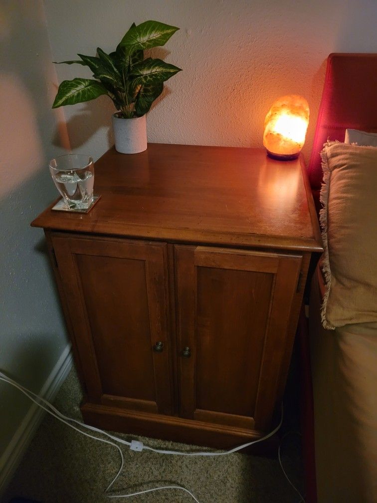 Cupboard/end Table Large