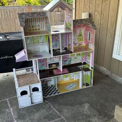 Doll house 