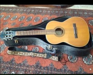 Escudero guitar model c330 & guitar case singer island