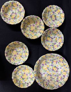 James Kent Berry set in Primula 6 Small and 1 Larger Bowl