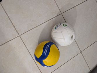 Set of 2 Volleyballs - Mikasa Competition & Soft Surface Balls