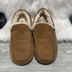 UGG House Slippers moccasin shoes Sz 8