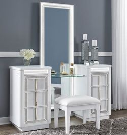 VANITY FREE STOOL