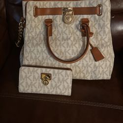 Micheal Kors Bag with Matching Wallet 
