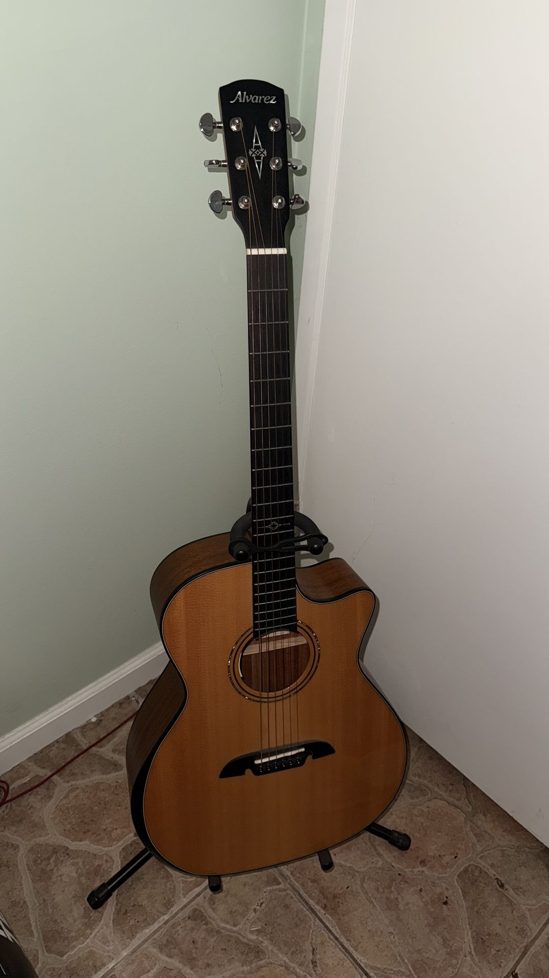 Alvarez Guitar (Acous/Elec)