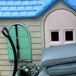 Doll House For Pick Up Very Light And Will Be Cleaned ! 