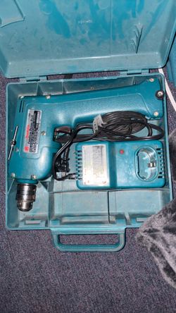 Makita Cordless Drill Driver with battery, Charger and Case