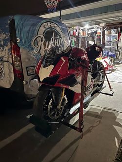 Motorcycle hitch carrier