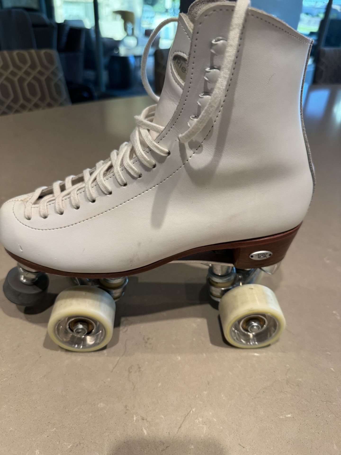 Riedell Roller Skates.. Size 7 Ladies