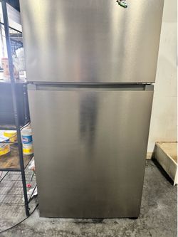 Kenmore Top Freezer Refrigerator in Metallic Steel with E-Star