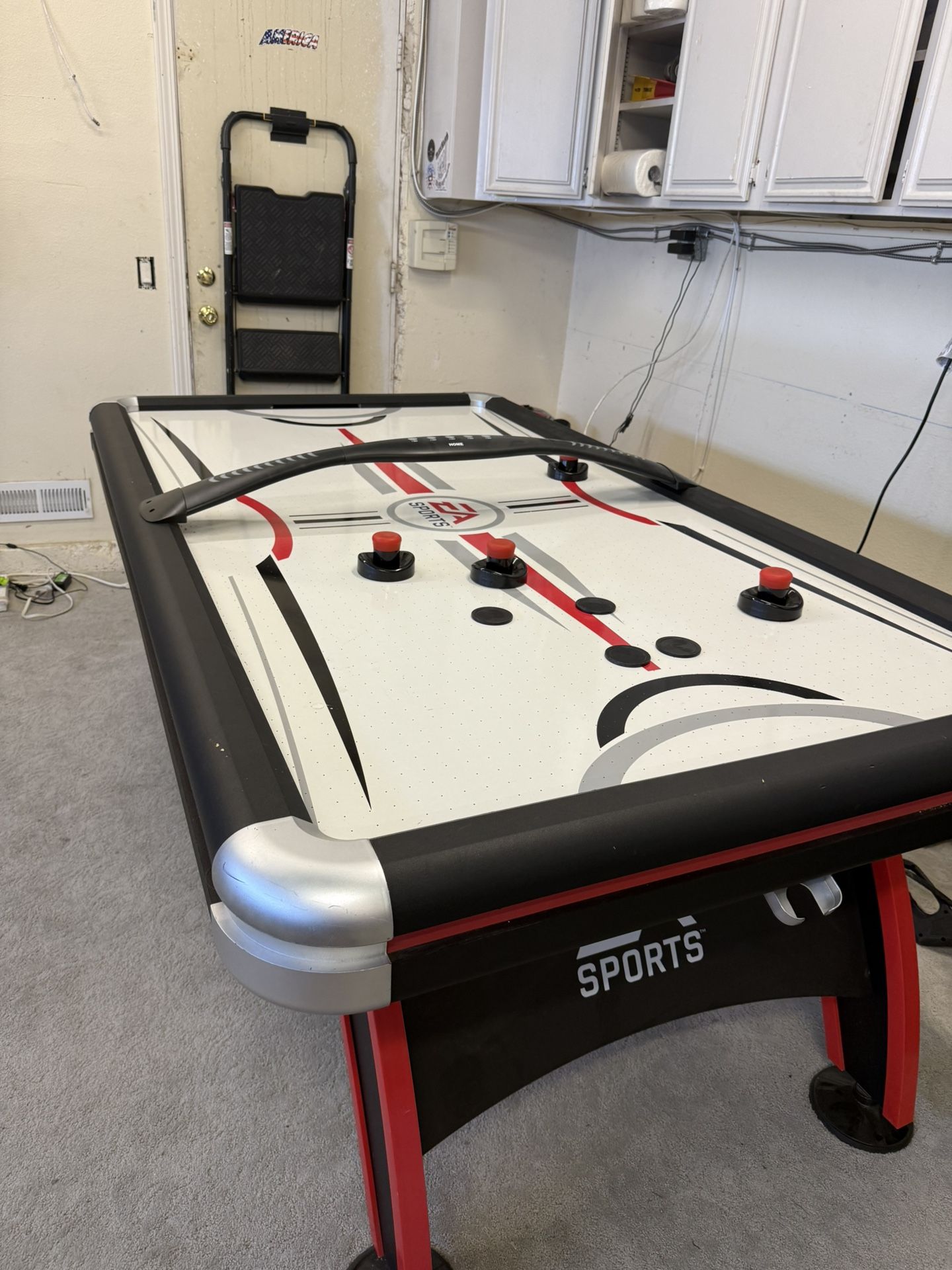 Hockey table works great 