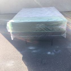 Brand New Queen Size Plush Mattress And Box Spring In Plastics 