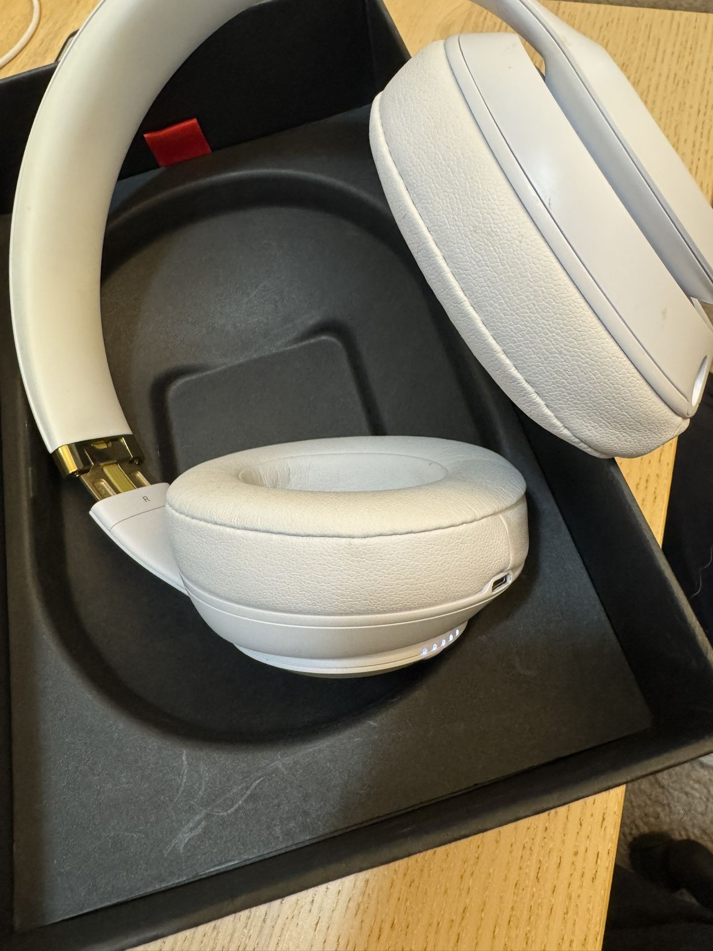 Beats Studio 3 Noise Canceling Headphones — gold
