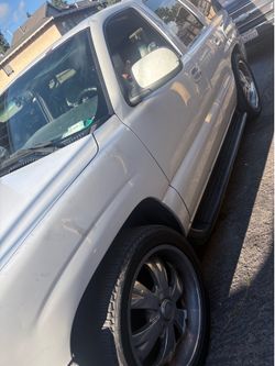 2001 to 2006 Chevy Tahoe side steps