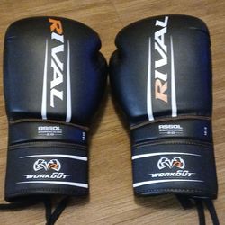 Rival Boxing gloves 14oz lace up