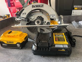 DeWalt XR 20V Circular Saw with Battery and Charger
