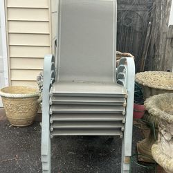 6 Stackable Chairs 