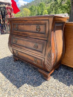 Medium size dresser