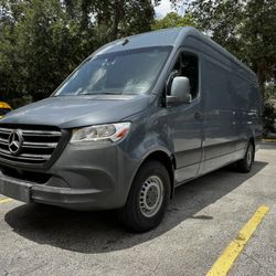 2019 MERCEDEZ BENZ CARGO