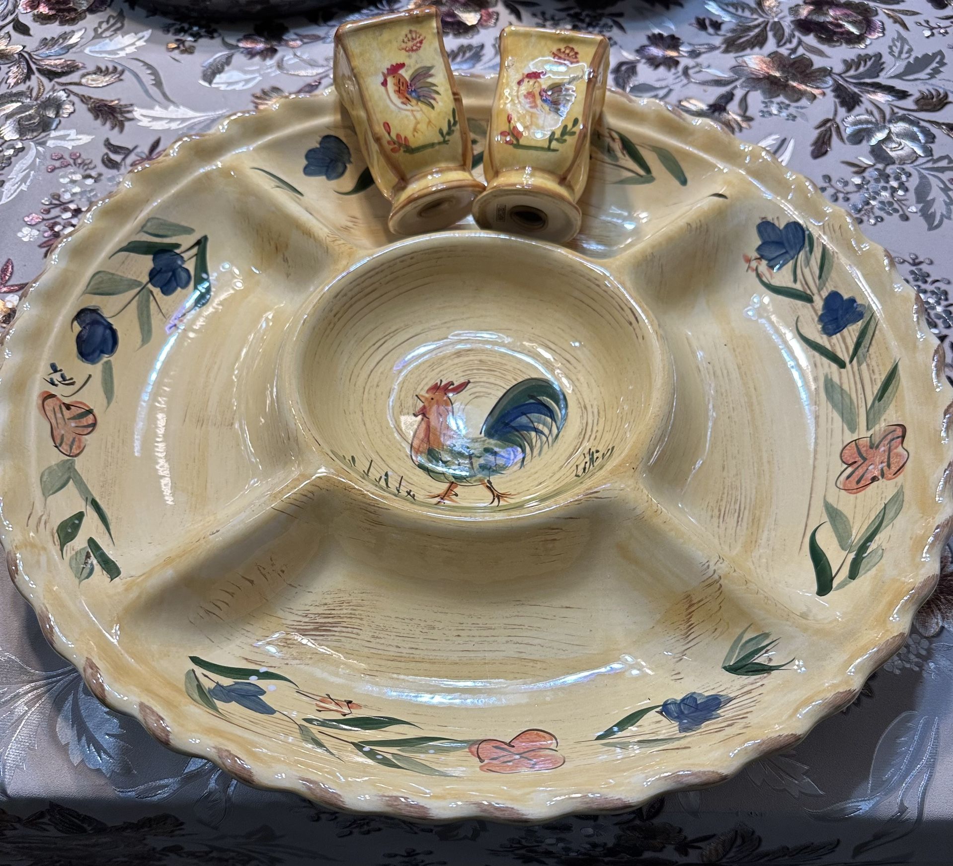 Sectional Chip Dip Fruit Vegetables Tray W Salt And Pepper Shaker