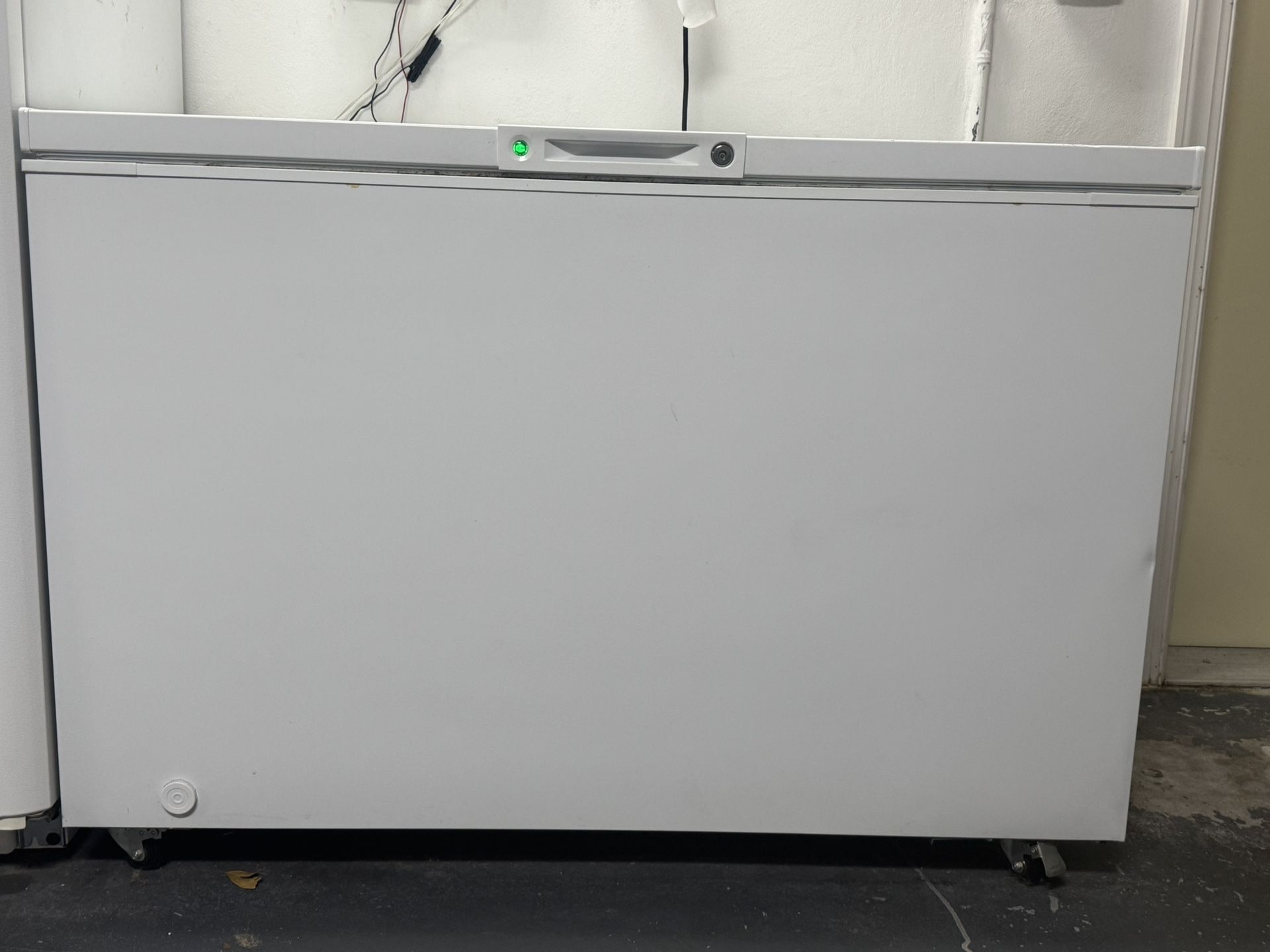 14.8 cubic foot Frigidaire chest freezer
