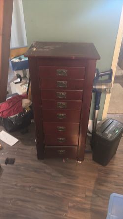 Free tall jewelry box/ amour