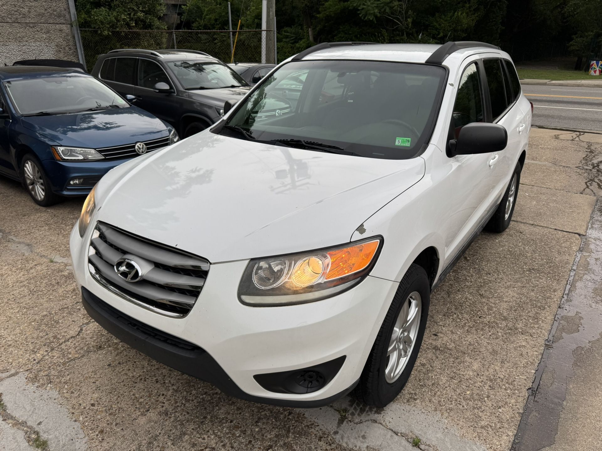 2012 HYUNDAI SANTA FE GLS FINANCING AVAILABLE THROUGH LENDERS! Clean Carfax! Clean title! Just inspected 05/26 , serviced and detailed! 2.4L engine